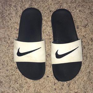 Nike Slides ‼️2/$15‼️